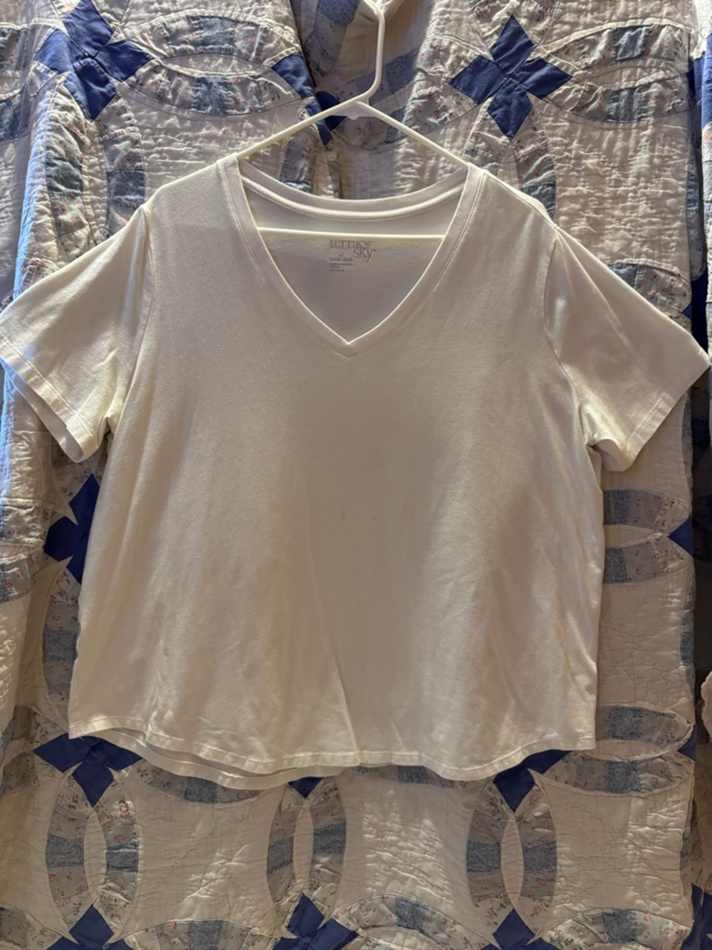 Terra & Sky White V-Neck Short Sleeve Tee